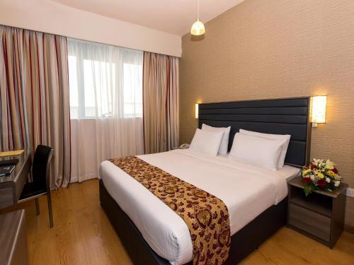 Oasis Deira Hotel Dubai Bagian luar foto