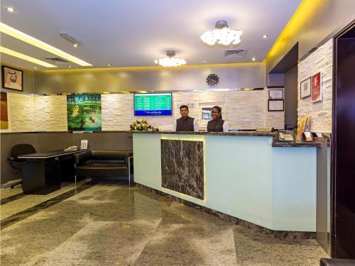 Oasis Deira Hotel Dubai Bagian luar foto